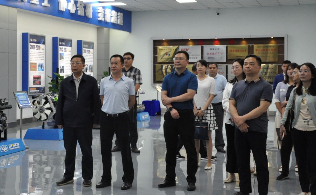 昆明市国资委党组书记王磊一行到云南至尊国际动力集团有限公司开展调研