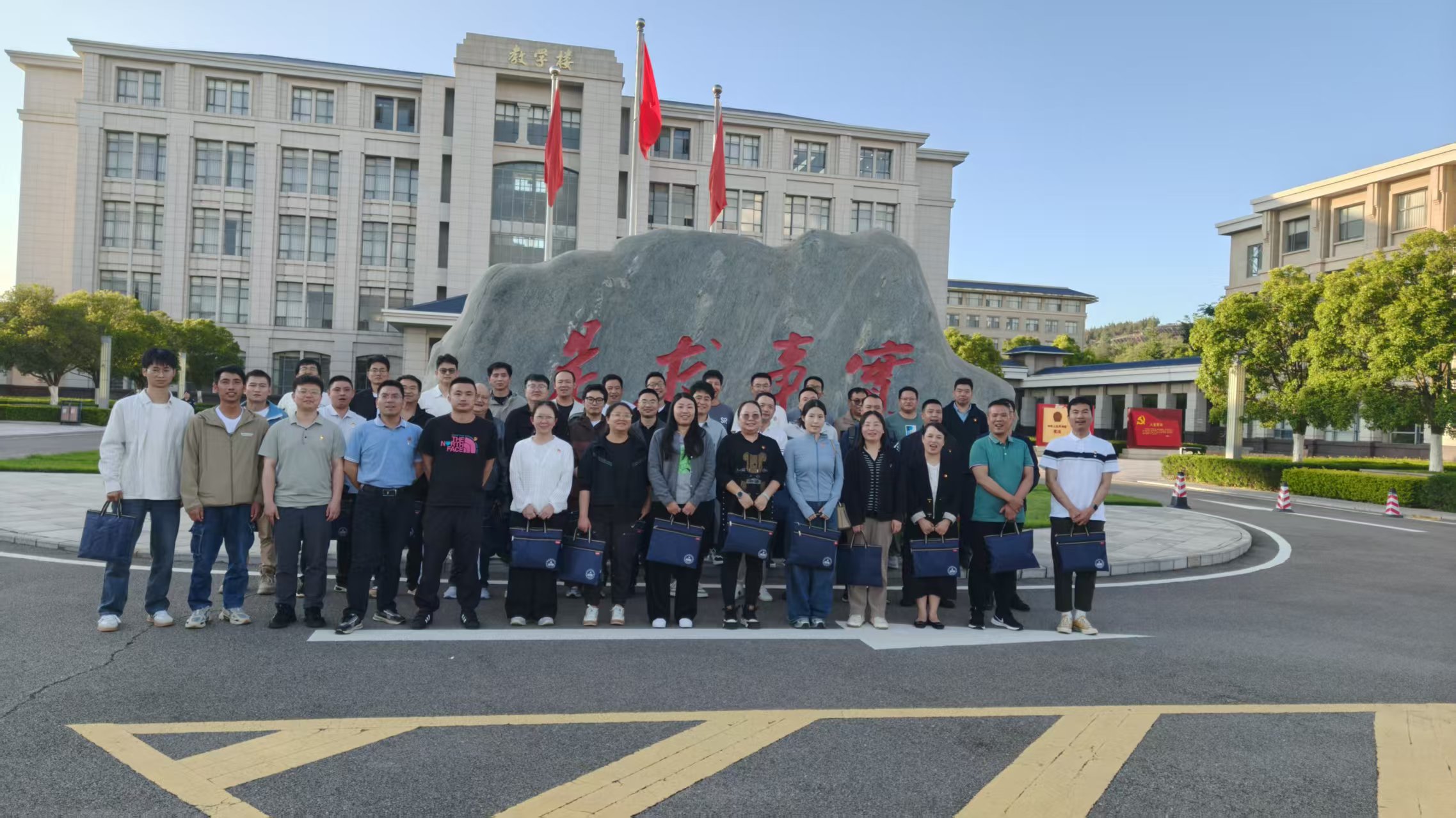 至尊国际动力举行2025年党员基本培训树模班